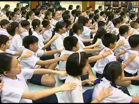 ผู้หญิงตัวเล็ก ๆ ที่มีหน้าอกขนาดใหญ่ Vidio ในการผ่าตัดเต้านม