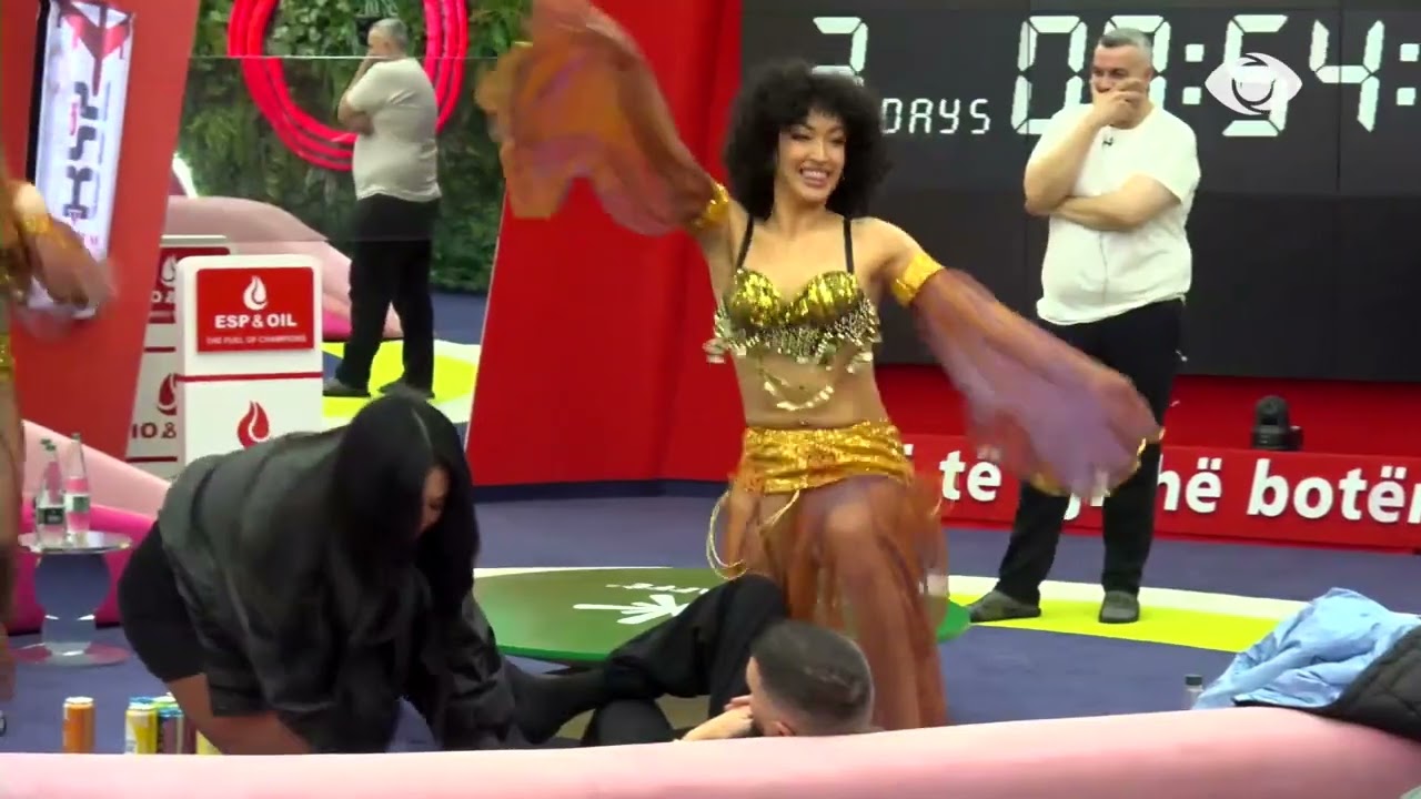 Sfida e mosreagimit/ Balerinat vijojnë kërcimin, a reaguan banorët?