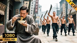 The guy eating noodles was a Kung Fu master—one move took down hundreds of bullies!