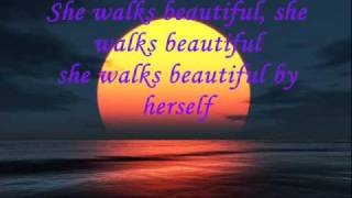 Amy Studt - She Walks Beautiful [Lyrics]