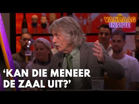 Johan Derksen twee keer onderbroken door man in publiek: ‘Kan die meneer de zaal uit?’