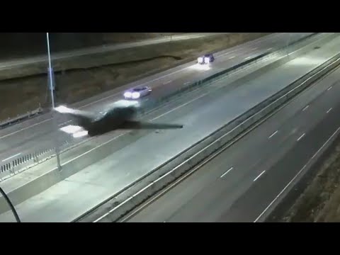 Motorschaden über Minnesota: Flugzeug muss auf Autobahn notlanden