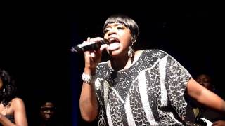 Fantasia sings Teach Me live at the Warfield, SF, CA