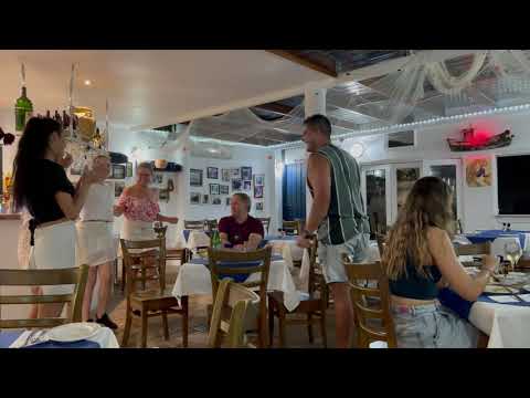 AS GARÇONS DANÇANTES NO FETTA'S GREEK TAVERNA #SHORT de Ladylove