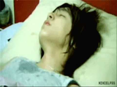 Eunhyuk's wake up call for Donghae..