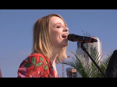 "W dzień gorącego lata" - tą piosenkę potrafi zanucić każdy! [Dzień dobry TVN]