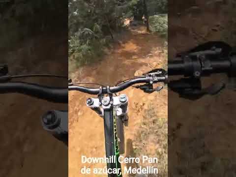 downhill Cerro Pan de azúcar, Medellín.  @downhillmedellin #mtb #downhill #downhillmedellin