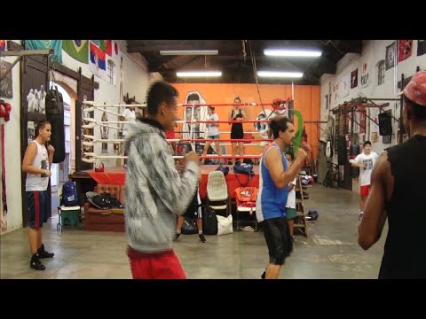 Atletas de boxe voltam de campeonato com medalhas