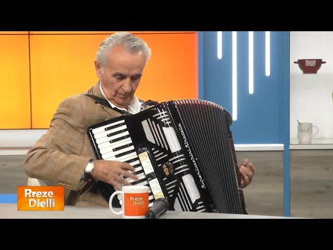 Fantastike / Tironsi Rik Buneci i këndon gruas këngë korçare