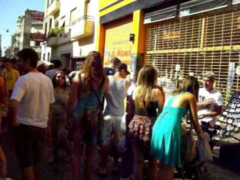 DOMINGO EN SAN TELMO 2 - FERIA CALLE DEFENSA 2 - ARTESANIAS, ANTIGÜEDADES, ARTISTAS CALLEJEROS