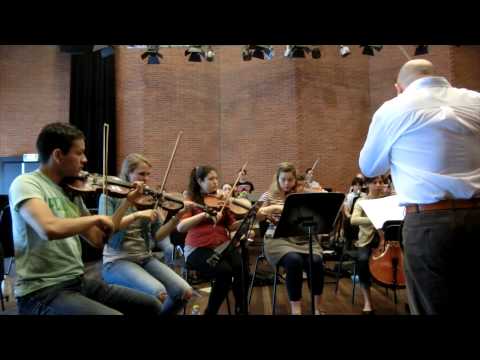 Clipes do ensaio do New Music Ensemble no De Doelen em 23 de maio.