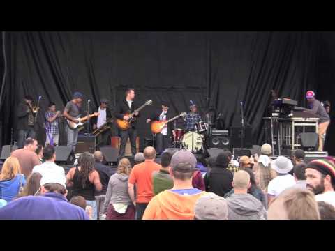 Neal. 'Adventurer' live at Royal Family Affair 2011