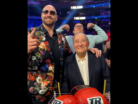 Oleksandr Usyk Photobombs Tyson Fury and Bob Arum, Comes Face to Face with Fury #shorts