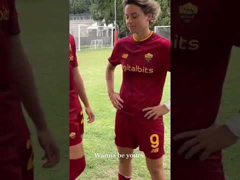 Valentina Giacinti i wanna be yours