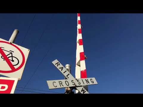 railway crossing at grieve pde altona