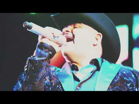 Postrado A Tus Pies - Chuy Lizarraga Y Su Banda