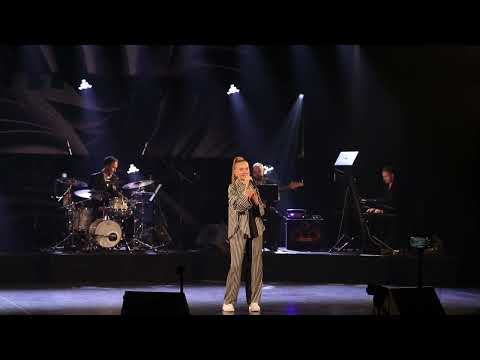 Kate Katrīna Lejiņa, dziesma "Sudraba pulkstenīt's" (R.Pauls/G.Račs)