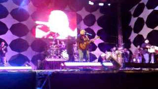 Duelo - Por Un Beso En Vivo 30-30