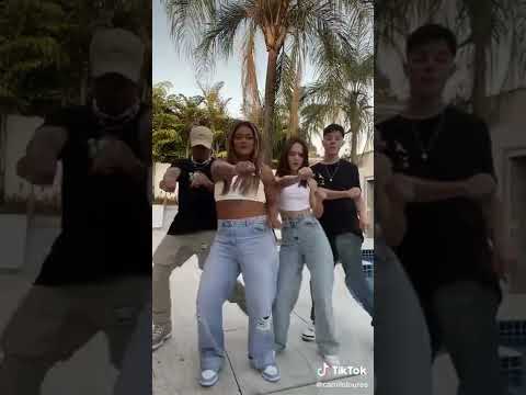 ELA VIRANDO O OLHINHO...