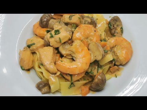 So verdammt lecker! Pasta Gamberi! Nudeln mit Garnelen, Lachs, Champignons in Sahnesauce!