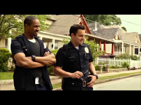 VAMOS DE POLIS | Clip "¿Esto no es súper ilegal?"