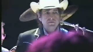 Bob Dylan (gets swarmed) 1996 - Rainy Day Women #12 &amp; 35