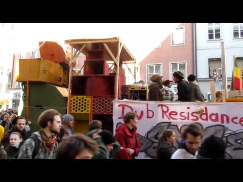 Dub Resisdance Move - Jah Chalice & Dandelion - Sicherheitskonferenz 2011 Demonstration - part 2