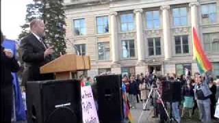 preview picture of video 'Gay Rally in Iowa City- Iowa Supreme Court, 3 April 2009 MOV02047'
