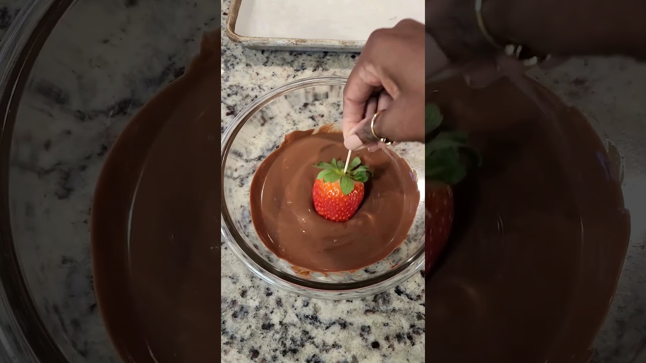 Easy Chocolate Dipped Strawberries