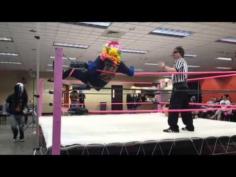 Ronaldo Suave vs. Ultimo Accion Punketo