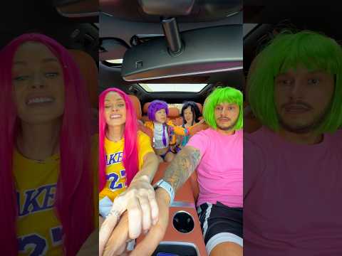 عندما تفاجئك عائلتك وأنت تستمع إلى أغنية 