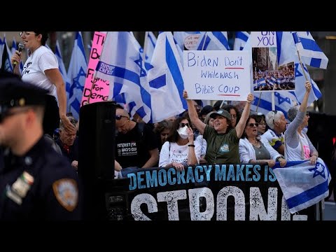 شاهد مئات الإسرائيليين يستقبلون نتنياهو في نيويورك بالمظاهرات