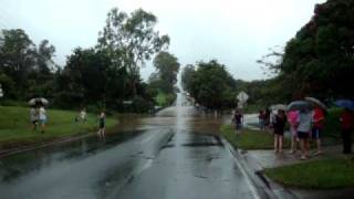 preview picture of video 'Flood-bound in Bellmere 11/01/2011'