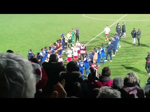 La haie d'honneur des Grenoblois pour saluer la performance de Plabennec.