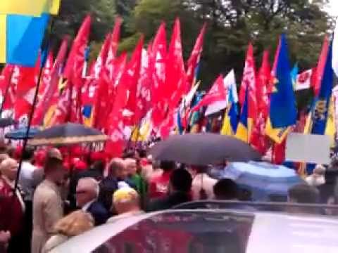 В акціях біля будівлі парламенту брало участь до 9 тис. осіб. (відео)