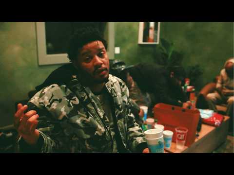 Veeze  - Wrong place, Wrong time  (Official Music Video)