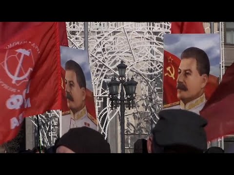 شاهد الحزب الشيوعي الروسي يحيي الذكرى الـ68 لوفاة جوزيف ستالين …
