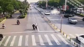 突发:山东滕州善国路公交车站车祸7死，贵州游船倾覆事故致10死