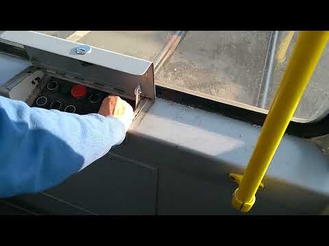 Tramvai Tatra KT4Dm manevrand cu spatele