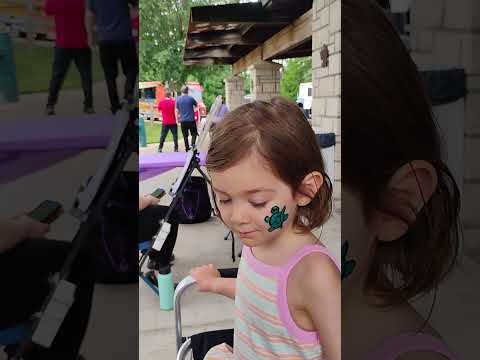Face painting demonstration video from Fabulous Faces events