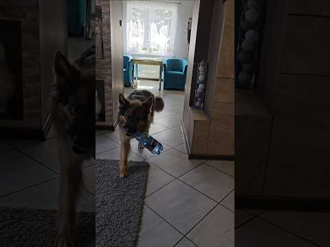 Arciu nie poda szklanki wody, tylko całą butelkę