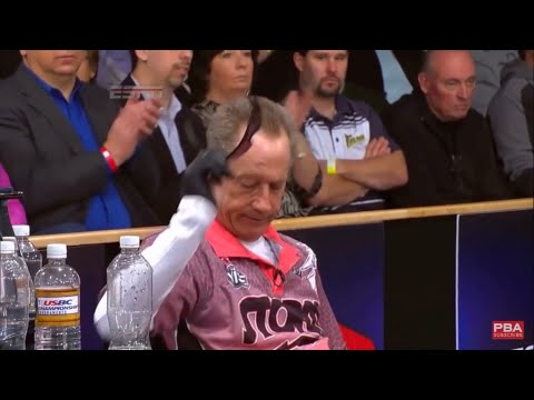 Pete Weber throws and breaks his sunglasses