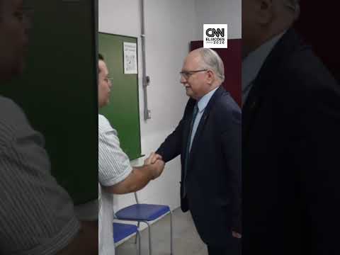 Eleição íntegra é motor da democracia, diz Fachin após votar em Brasília
