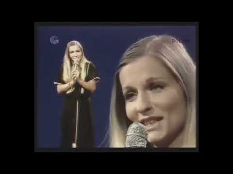 Ilanit - Shir Shel Yom Chulin (with English subtitles)