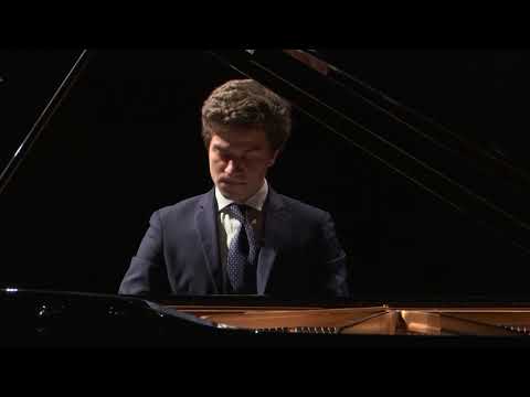 Beethoven : Sonate pour piano n° 14 en do dièse mineur op. 27 n°2 "Clair de lune"
