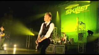 Skillet - The Older I Get (Comatose Comes Alive DVD HQ) Lyrics, Subtitulado