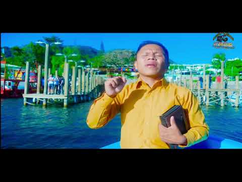 Cantante Benjamin Juc  con el Tema mix de Coros video Clip 4