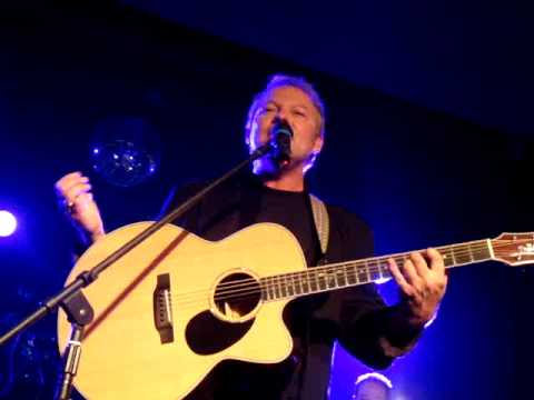 Cutting Crew live at Pontins. 28/3/09.
