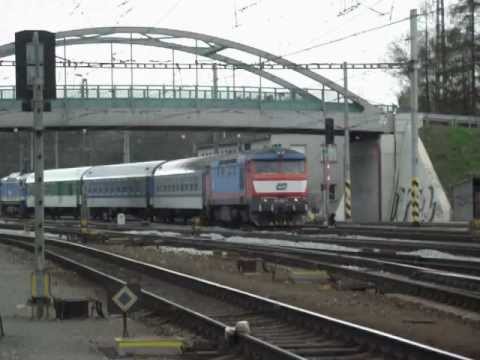 Zamračená neboli Bardotka, motorová loko řady 749+Reko Brejlovec, motorová loko řady 750.7