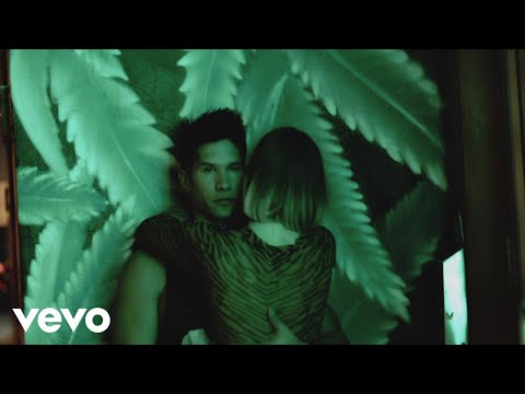 Chyno Miranda - En El Asiento De Atrás (Official Video)